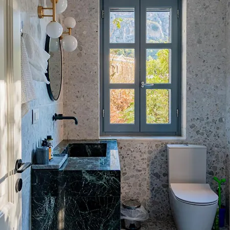 Stunning 4 Bedroom On Kastellorizo 迈伊斯蒂