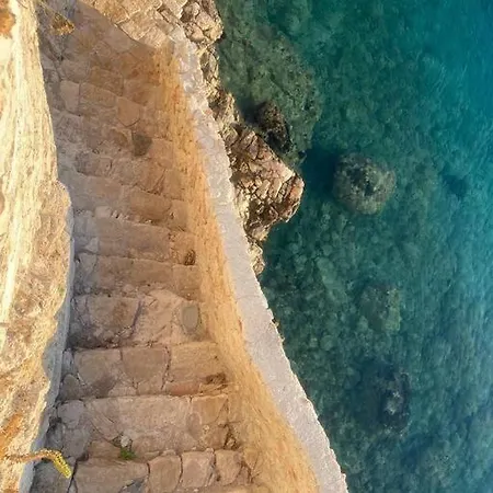 Stunning 4 Bedroom On Kastellorizo * Meyísti